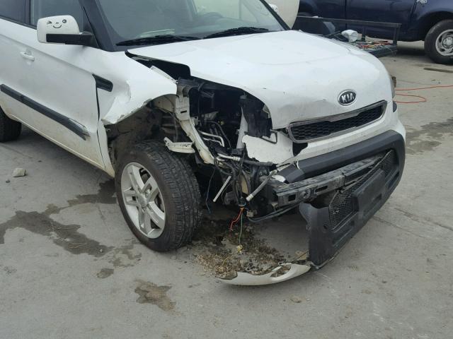 KNDJT2A27B7260851 - 2011 KIA SOUL + WHITE photo 9