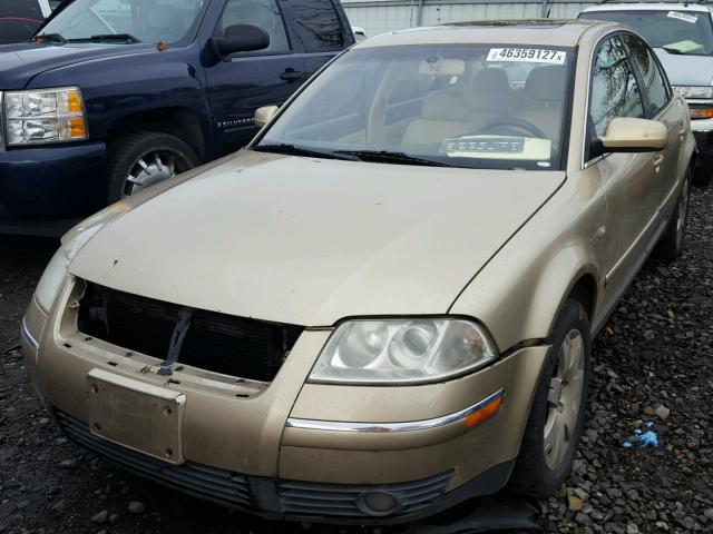 WVWTH63B81P295265 - 2001 VOLKSWAGEN PASSAT GLX GOLD photo 2