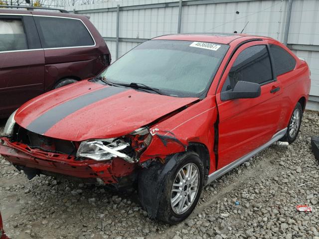 1FAHP33N88W231122 - 2008 FORD FOCUS SE RED photo 2