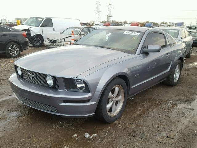 1ZVHT82H175234587 - 2007 FORD MUSTANG GT GRAY photo 2