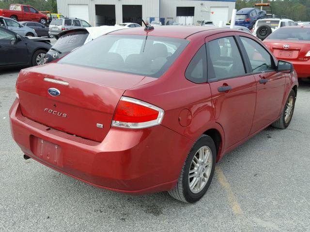 1FAHP35N19W242428 - 2009 FORD FOCUS SE RED photo 4