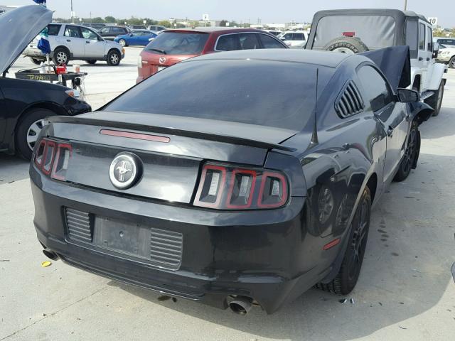 1ZVBP8AM1E5296299 - 2014 FORD MUSTANG BLACK photo 4