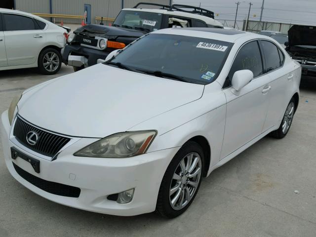 JTHCF5C20A5038207 - 2010 LEXUS IS 250 WHITE photo 2