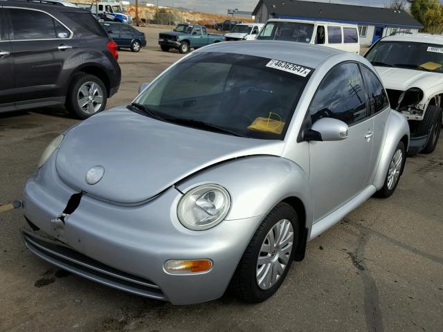 3VWBK31C64M413909 - 2004 VOLKSWAGEN NEW BEETLE Gümüş foto 2