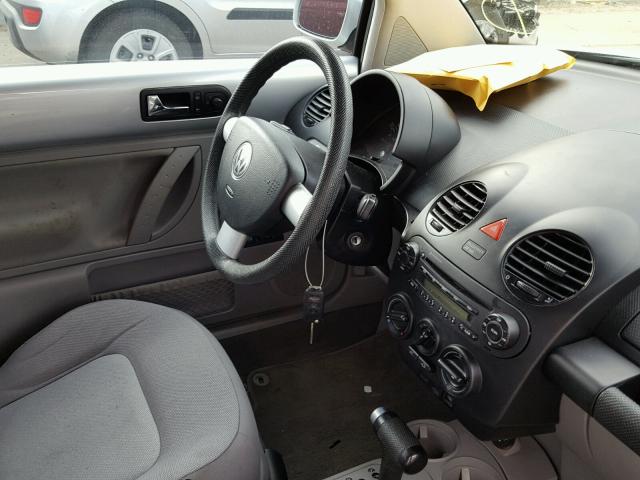 3VWBK31C64M413909 - 2004 VOLKSWAGEN NEW BEETLE Gümüş foto 9