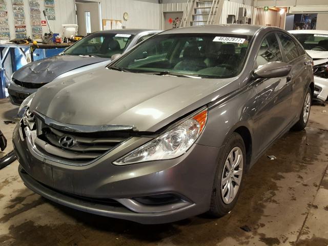 5NPEB4AC2BH231147 - 2011 HYUNDAI SONATA GLS GRAY photo 2