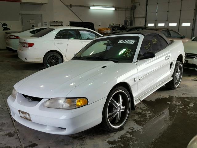 1FAFP4445WF256463 - 1998 FORD MUSTANG WHITE photo 2