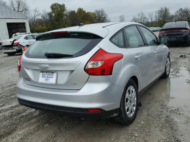 1FAHP3K22CL365688 - 2012 FORD FOCUS SE SILVER photo 4