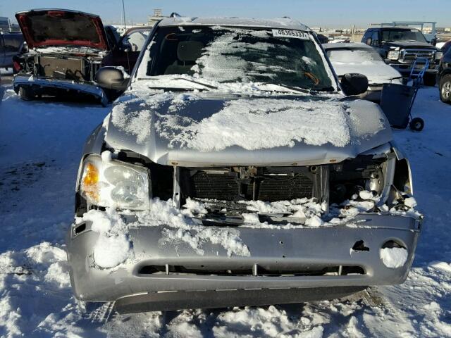 1GKDT13S542395254 - 2004 GMC ENVOY SILVER photo 9