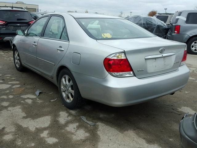 4T1BE32K85U024438 - 2005 TOYOTA CAMRY LE 银色 照片 3