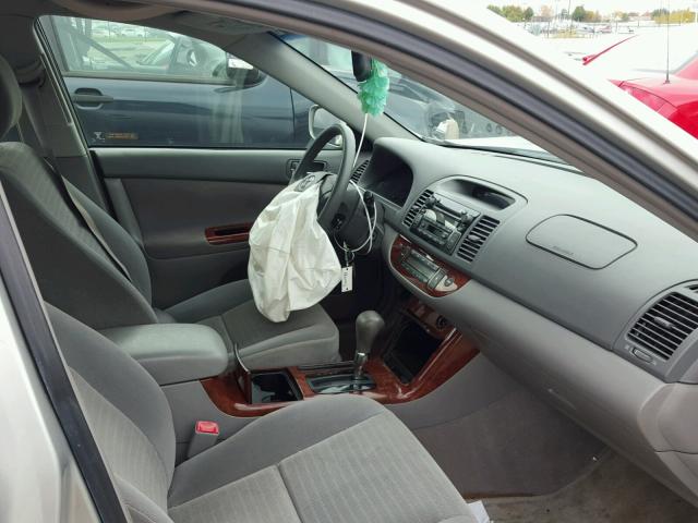 4T1BE32K85U024438 - 2005 TOYOTA CAMRY LE 银色 照片 5