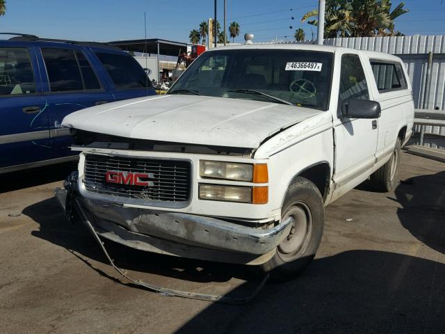 1GTFC24M3VZ501025 - 1997 GMC SIERRA C25 WHITE photo 2