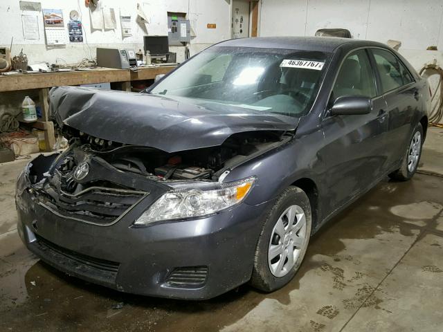 4T4BF3EK7AR070934 - 2010 TOYOTA CAMRY BASE GRAY photo 2