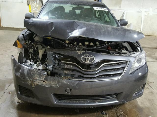 4T4BF3EK7AR070934 - 2010 TOYOTA CAMRY BASE GRAY photo 9