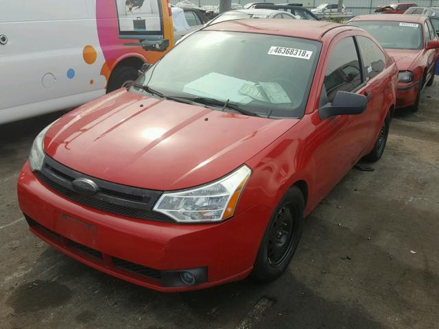 1FAHP32N48W132492 - 2008 FORD FOCUS S/SE RED photo 2