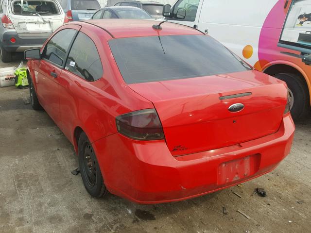 1FAHP32N48W132492 - 2008 FORD FOCUS S/SE RED photo 3