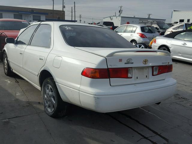 JT2BG22K7Y0496532 - 2000 TOYOTA CAMRY CE WHITE photo 3