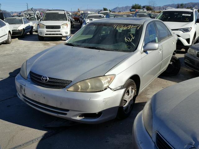 JTDBE32KX40276959 - 2004 TOYOTA CAMRY LE GRAY photo 2