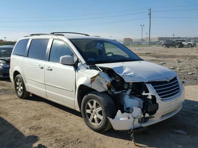 2A8HR54P38R692357 - 2008 CHRYSLER TOWN & COU WHITE photo 1