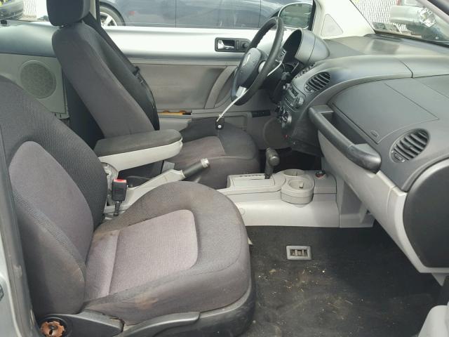 3VWCK21C63M410909 - 2003 VOLKSWAGEN NEW BEETLE 银色 照片 5