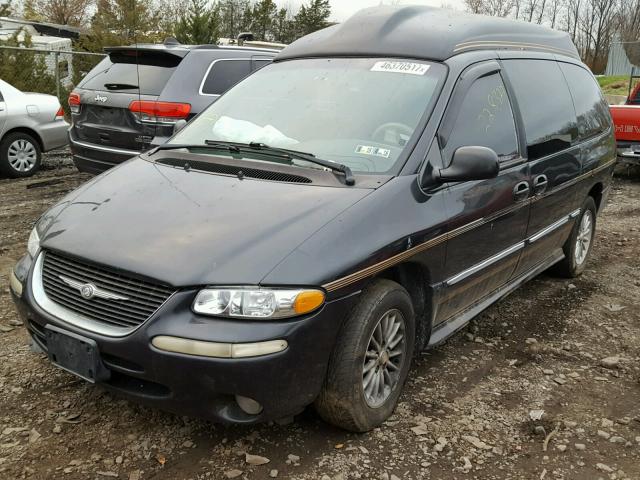 1C4GP44G3YB681389 - 2000 CHRYSLER TOWN & COU BLACK photo 2