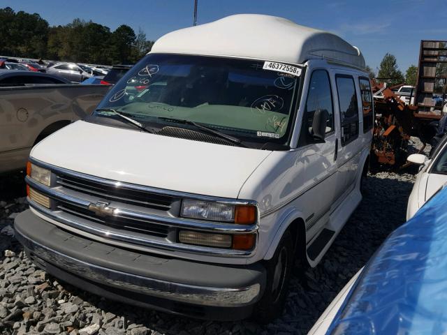 1GBFG15M0T1039262 - 1996 CHEVROLET G10 WHITE photo 2