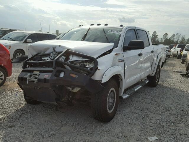 5TFDW5F10CX257085 - 2012 TOYOTA TUNDRA CRE WHITE photo 2