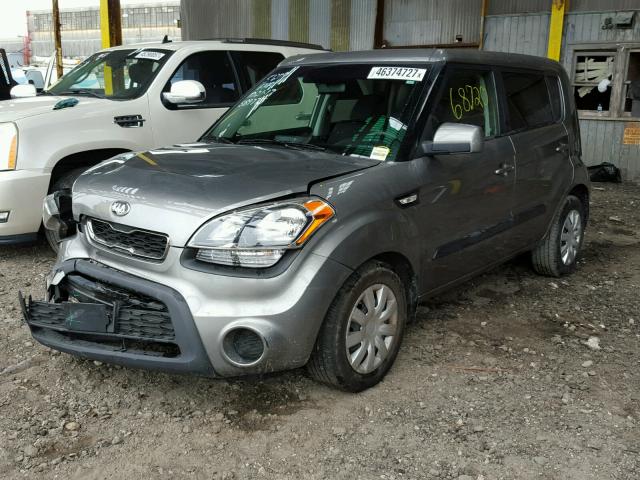 KNDJT2A50D7589775 - 2013 KIA SOUL GRAY photo 2