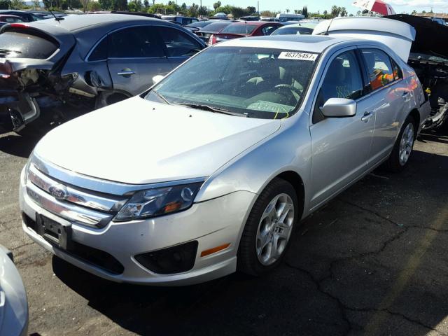 3FAHP0HA3BR242219 - 2011 FORD FUSION SE SILVER photo 2