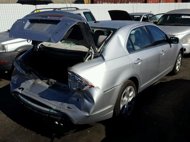 3FAHP0HA3BR242219 - 2011 FORD FUSION SE SILVER photo 4