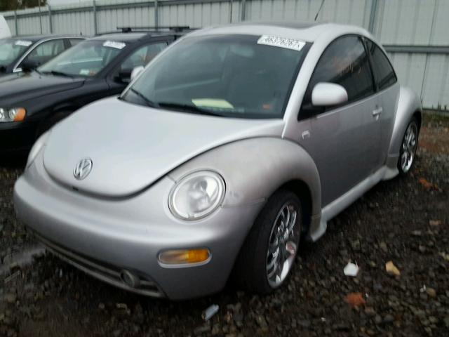 3VWCC21C2YM491430 - 2000 VOLKSWAGEN NEW BEETLE SILVER photo 2