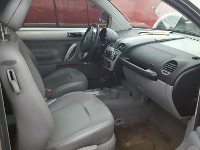 3VWCC21C2YM491430 - 2000 VOLKSWAGEN NEW BEETLE 银色 照片 5