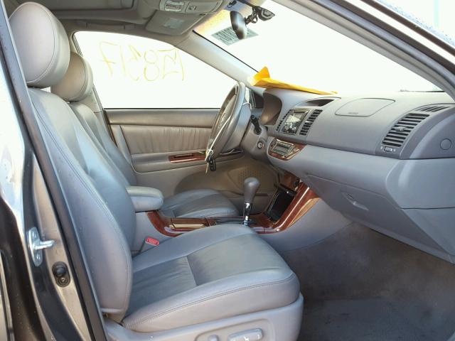 JTDBF32K950160294 - 2005 TOYOTA CAMRY LE 灰色 照片 5