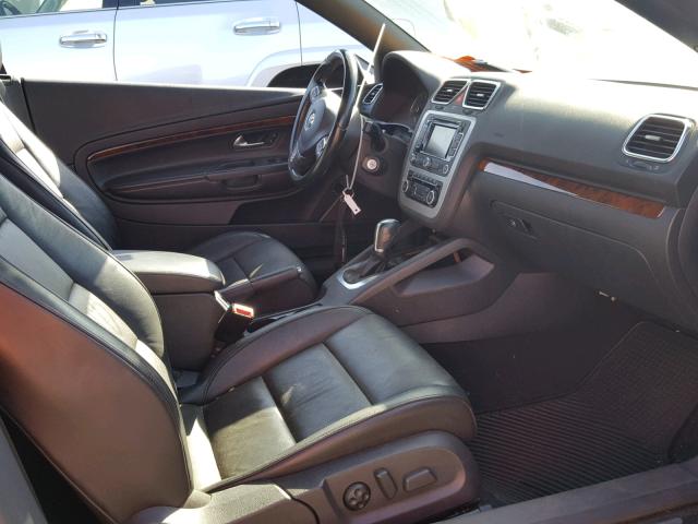 WVWFW7AH5CV021312 - 2012 VOLKSWAGEN EOS LUX Чорний фото 5