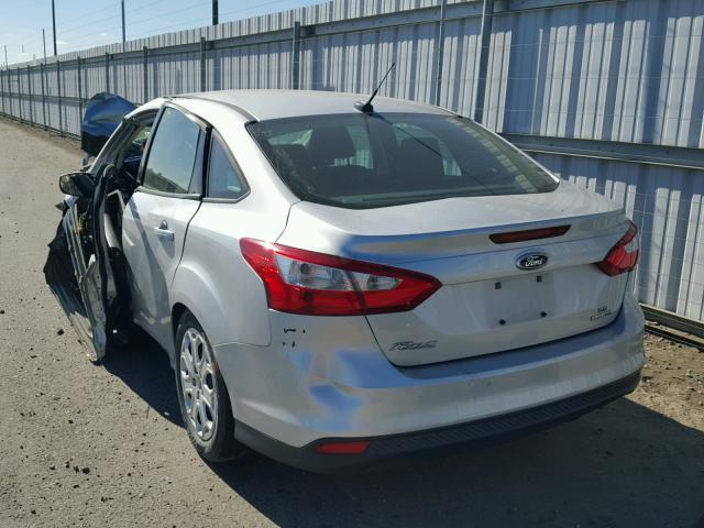 1FAHP3F22CL430887 - 2012 FORD FOCUS SE SILVER photo 3