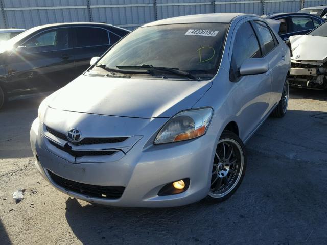 JTDBT923684031379 - 2008 TOYOTA YARIS GRAY photo 2