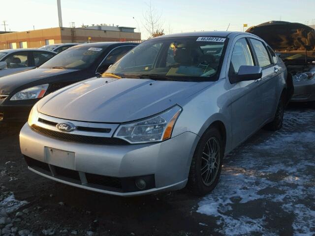 1FAHP3FNXBW131252 - 2011 FORD FOCUS SE SILVER photo 2