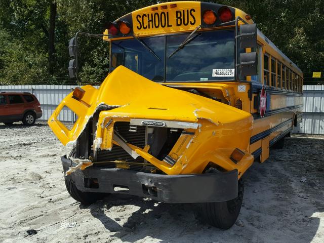 4UZ6CFAA4YCG10813 - 2000 FREIGHTLINER CHASSIS FS YELLOW photo 2