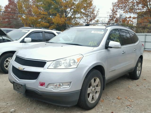 1GNEV23D99S181352 - 2009 CHEVROLET TRAVERSE SILVER photo 2