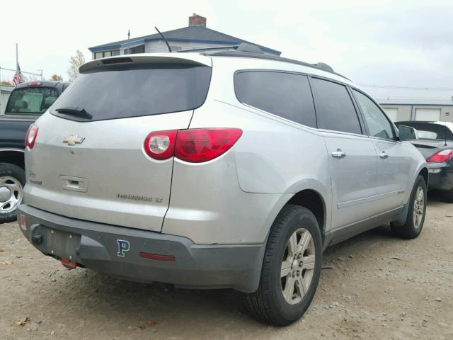 1GNEV23D99S181352 - 2009 CHEVROLET TRAVERSE SILVER photo 4