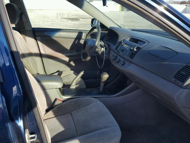 4T1BE32K73U668493 - 2003 TOYOTA CAMRY LE BLUE photo 5