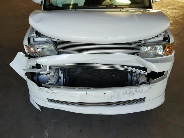 JTLKT324664051686 - 2006 TOYOTA SCION XB WHITE photo 7