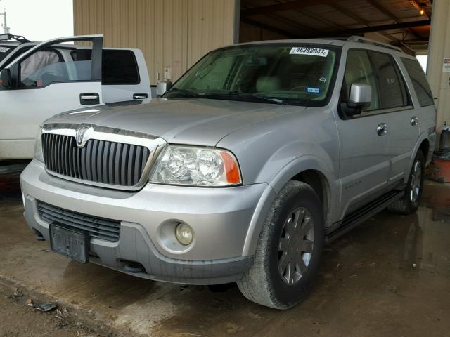 5LMFU27R64LJ36998 - 2004 LINCOLN NAVIGATOR SILVER photo 2