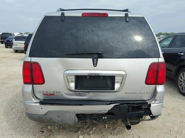 5LMFU27R64LJ36998 - 2004 LINCOLN NAVIGATOR SILVER photo 9