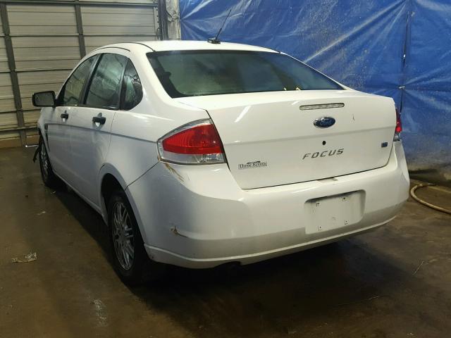 1FAHP35N78W244084 - 2008 FORD FOCUS SE WHITE photo 3