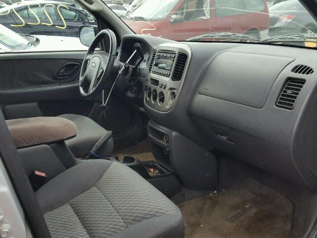 1FMYU93134KA32124 - 2004 FORD ESCAPE XLT SILVER photo 5