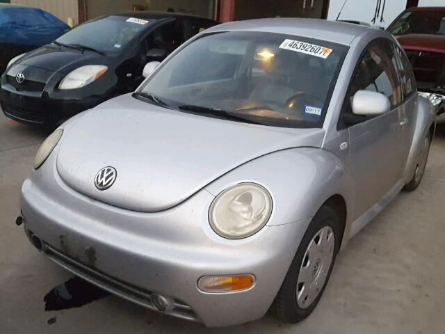 3VWCA21C3YM423188 - 2000 VOLKSWAGEN NEW BEETLE SILVER photo 2