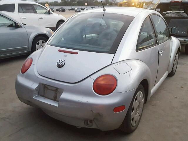 3VWCA21C3YM423188 - 2000 VOLKSWAGEN NEW BEETLE SILVER photo 4