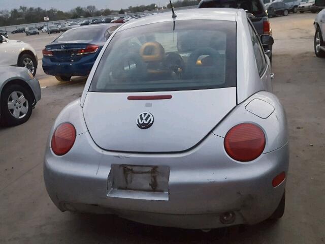 3VWCA21C3YM423188 - 2000 VOLKSWAGEN NEW BEETLE SILVER photo 9