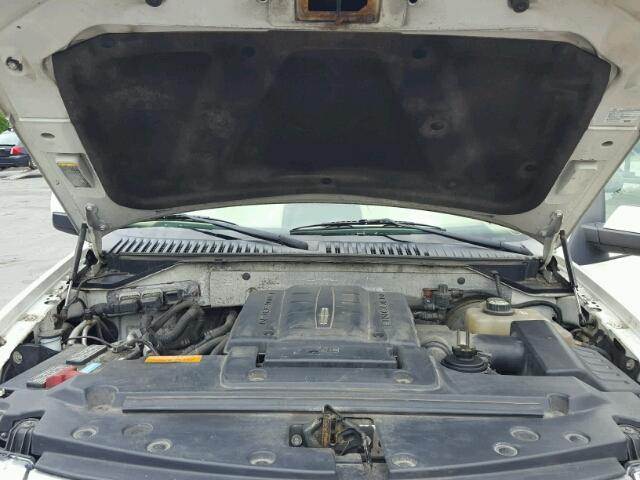 5LMFU28538LJ08934 - 2008 LINCOLN NAVIGATOR Weiß Foto 7